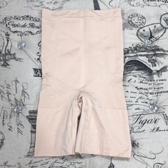 Spanx Shapewear OnCore High-Waist Short - Picture 4 of 9